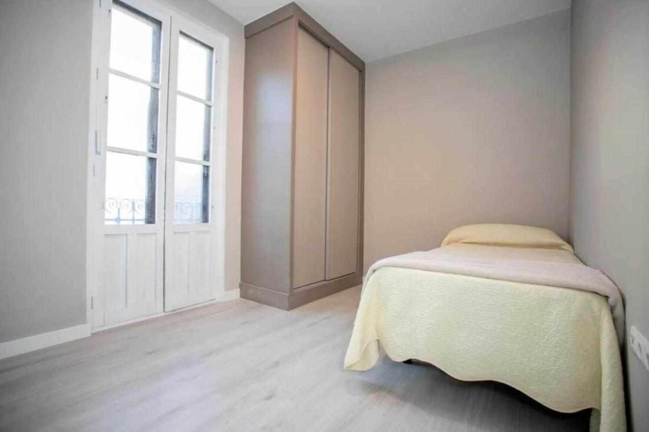 Hostal Viena Plaza Nueva — Photos 1